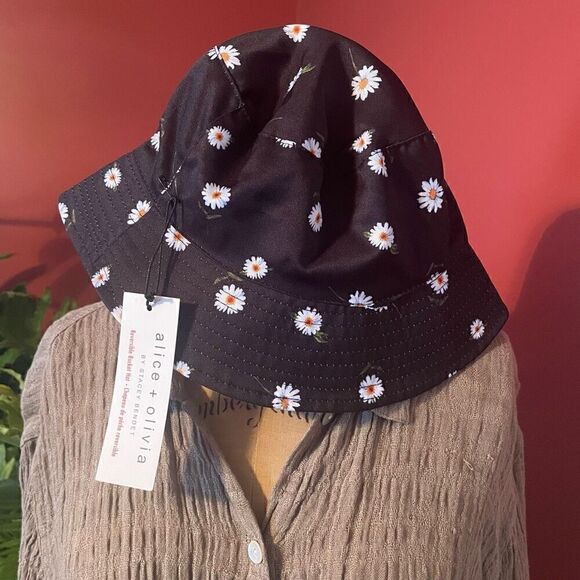 ALICE & OLIVIA | by stacey bendet | reversible bucket hat daisies NWT - Picture 3 of 10